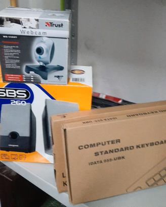 Kit PC- Tastiera, web cam e casse amplificate .