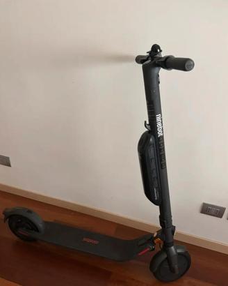 Monopattino Elettrico Ninebot E45E