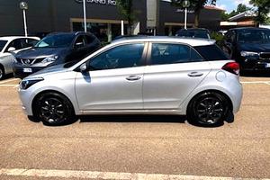 Hyundai i20 1.200 cc. 84 cv blackline