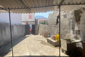 Immobile con cortile,da ristrutturare