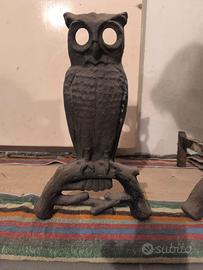 Coppia di alari da camino in metallo-ghisa