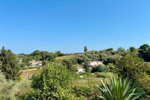San cesareo: rustico adiacente paese