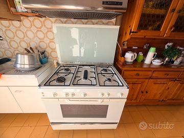 Macchina del gas 5 fuochi ariston da rivedere