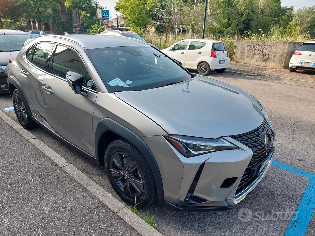 LEXUS UX