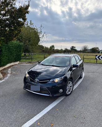 Toyota Auris Hybrid 1.8 (Lounge versione)