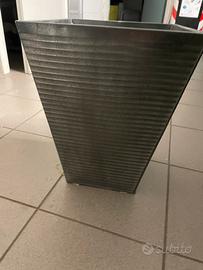 Porta vaso in metallo