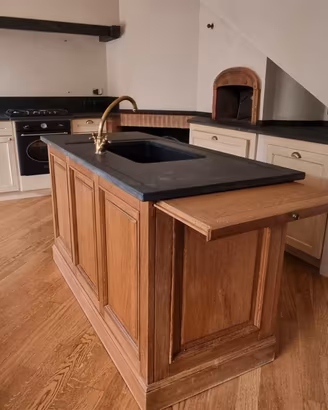 Isola cucina legno, lavello e piano estraibile