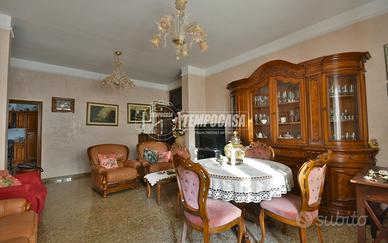 Soluzione singola con giardino, garage e taverna i