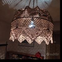 Lampadario realizzato ad uncinetto