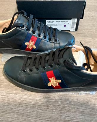 Gucci ace con ricamo ape