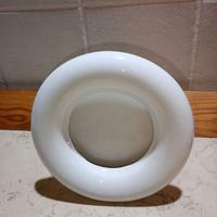 Cornice tonda bianca vintage in porcellana