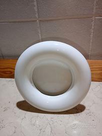 Cornice tonda bianca vintage in porcellana