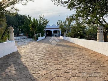 VILLA SINGOLA A OSTUNI