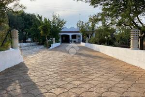 VILLA SINGOLA A OSTUNI