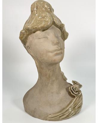 Busto Femminile in Terracotta – XX Secolo