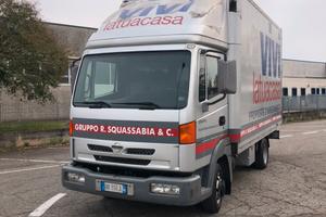 Nissan atleon con gancio traino