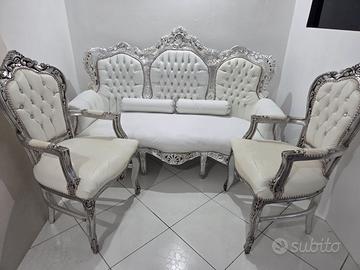 Divano , poltroncine e consolle