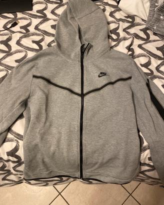 NIKE TECH FLEECE