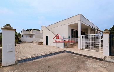 Struttura composta da 4 appartamenti a Mancaversa