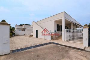 Struttura composta da 4 appartamenti a Mancaversa