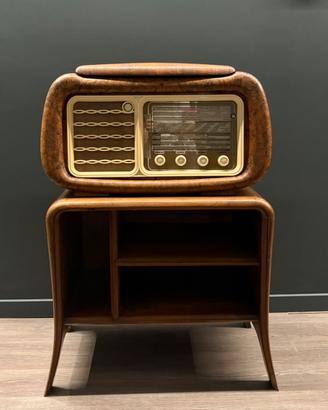 Radio d’epoca completa di mobiletto originale