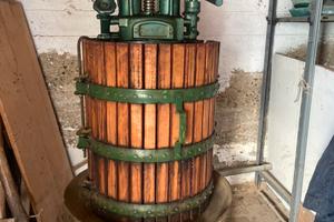 Attrezzatura per la produzione del vino