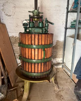 Attrezzatura per la produzione del vino