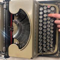 Macchina da scrivere Olivetti Studio vintage