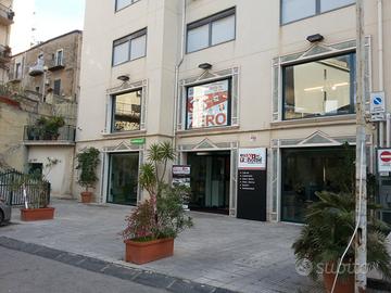 VendeNegozio via R Settimo 320 mq + 60 piano terra