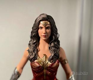 Hot Toys 1/6 WW84 wonder Woman + Set Armi