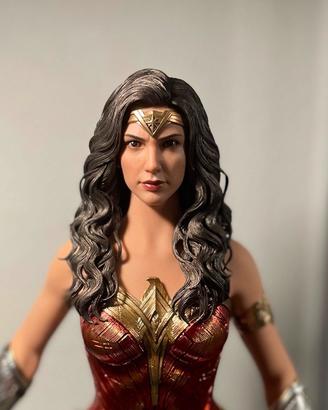 Hot Toys 1/6 WW84 wonder Woman + Set Armi