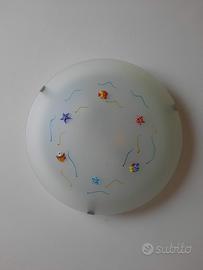 Lampadario con decorazioni a pesci