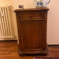 Mobiletto classico in legno