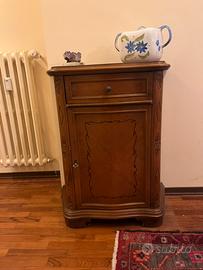 Mobiletto classico in legno