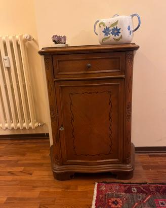 Mobiletto classico in legno