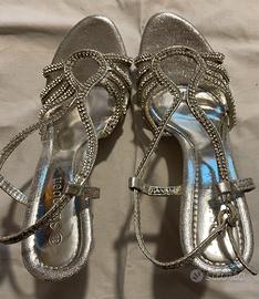 Sandali argentati con strass n.39