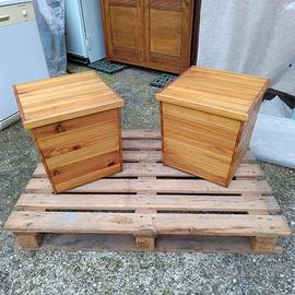 Coppia di sgabelli rustici dal design versatile