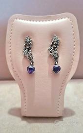 Orecchini d'argento con marcassiti e cuore viola.