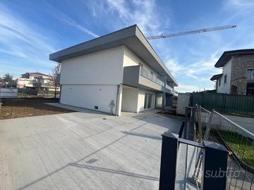 Villetta a schiera di 196 m² con 4 locali e box au