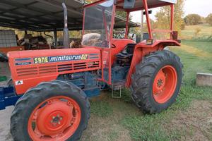 Trattore agricolo