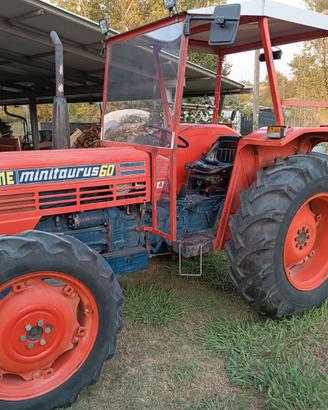 Trattore agricolo