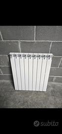 termosifone alluminio di colore bianco 