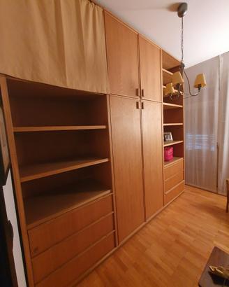 Mobile in legno massiccio