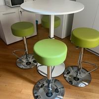 Tavolo tondo e 4 sgabelli