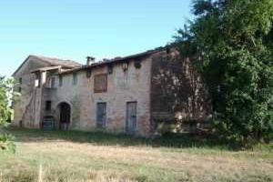 Rustico / Casale di 790 m² con più di 5 locali a A