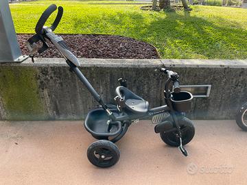 Triciclo con maniglia per la spinta kinderkraft