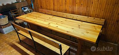 Tavolo in legno massiccio