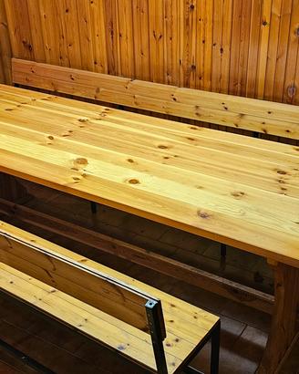 Tavolo in legno massiccio