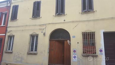 Bilocale entro mura con parcheggio