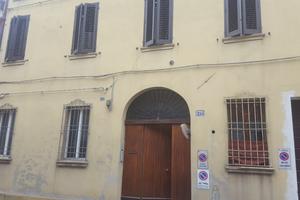 Bilocale entro mura con parcheggio